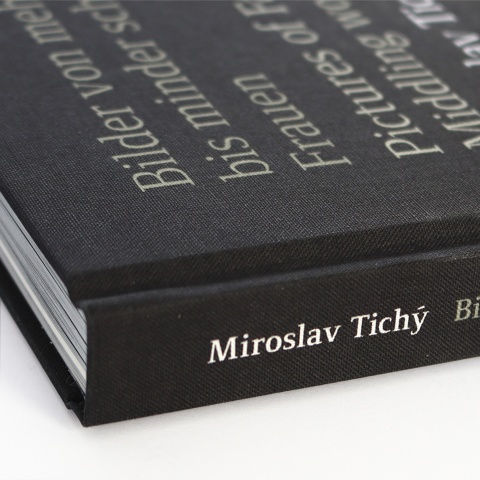 Kataloggestaltung - Miroslav Tichý. Bilder von mehr bis minder schönen Frauen - MMK Museum für Moderne Kunst - Cover Leineneinband Detail